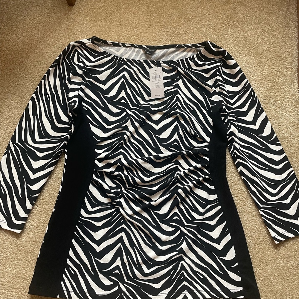 NWT Ann Taylor Black and White Zebra Pattern Top size small petite